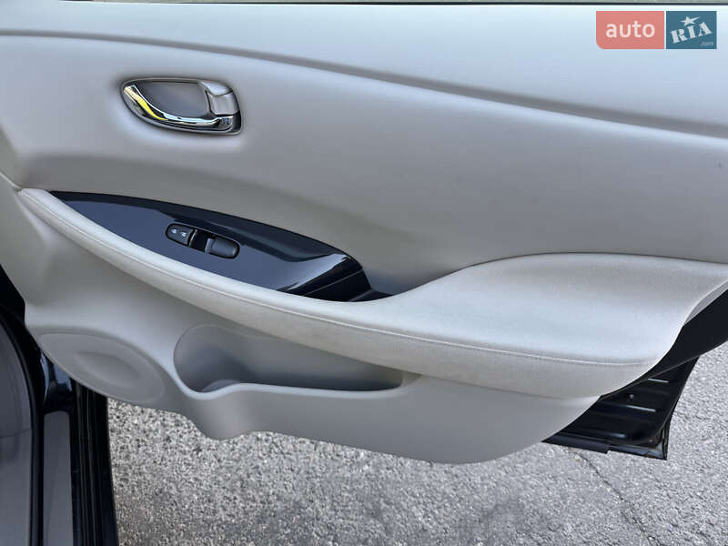 Хэтчбек Nissan Leaf 2012 в Одессе фото 7 Хэтчбек Nissan Leaf 2012 в Одессе