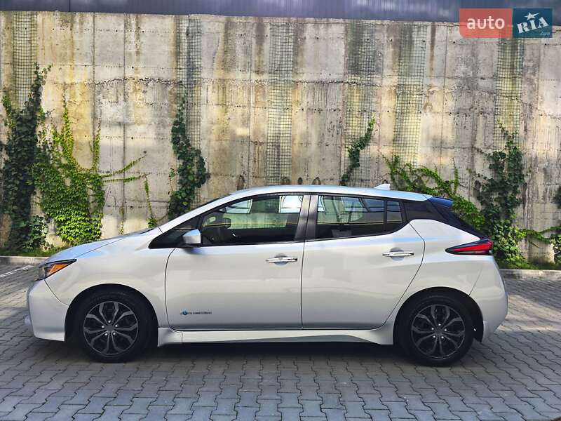 Хэтчбек Nissan Leaf 2018 в Хмельницком