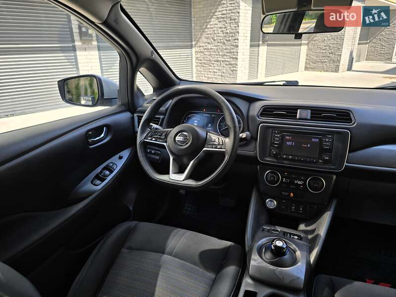 Хэтчбек Nissan Leaf 2018 в Хмельницком