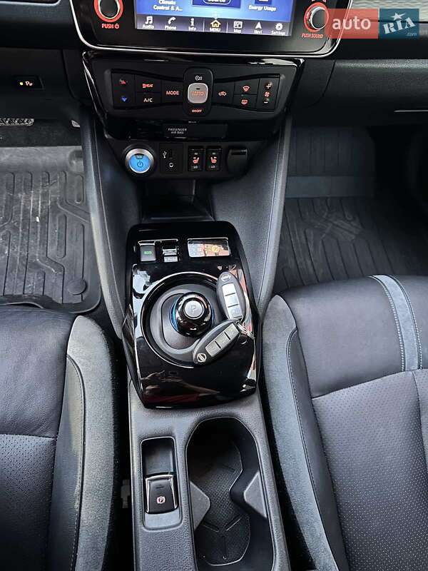 Хэтчбек Nissan Leaf 2019 в Могилев-Подольске