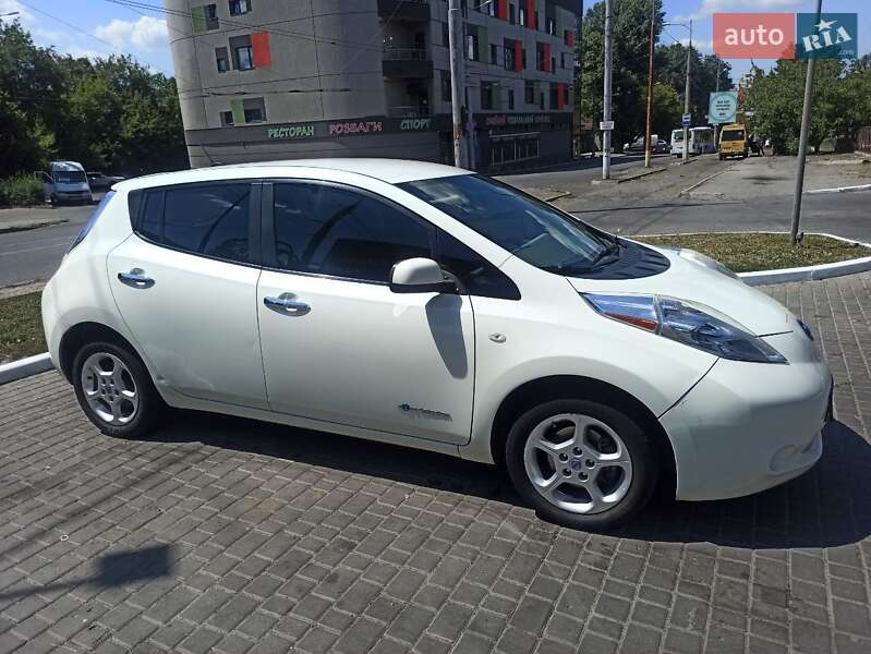 Хэтчбек Nissan Leaf 2012 в Днепре фото Хэтчбек Nissan Leaf 2012 в Днепре
