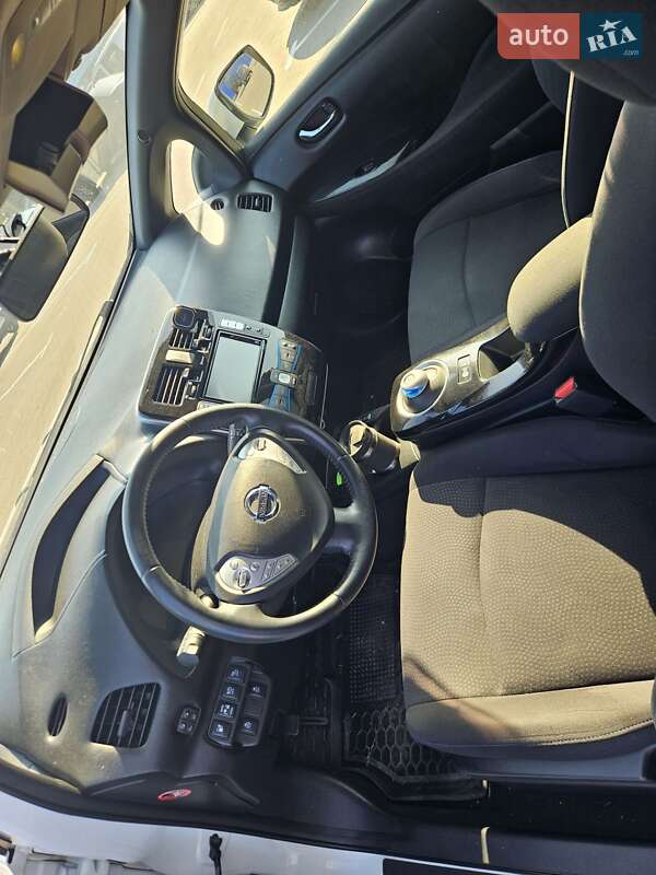 Хэтчбек Nissan Leaf 2016 в Борисполе