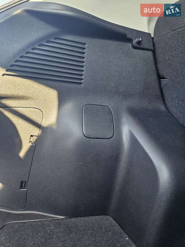 Хэтчбек Nissan Leaf 2016 в Борисполе