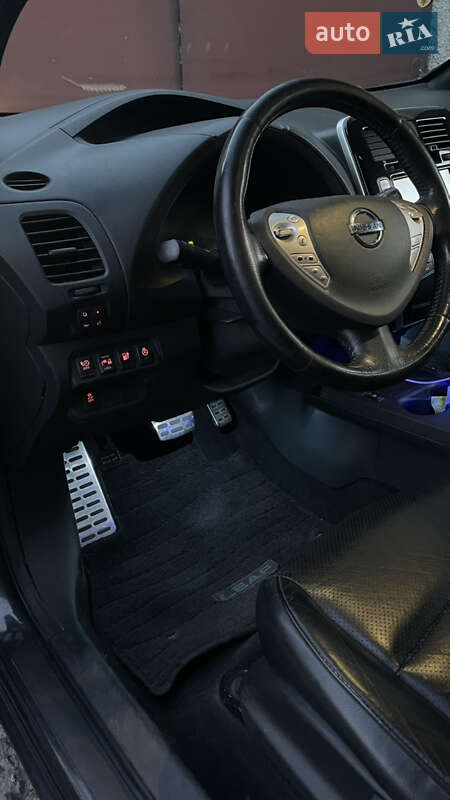 Хэтчбек Nissan Leaf 2013 в Днепре