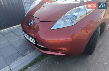 Хэтчбек Nissan Leaf 2015 в 