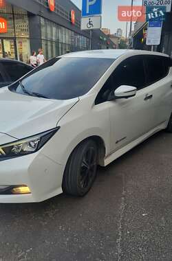 Хетчбек Nissan Leaf 2018 в Дніпрі
