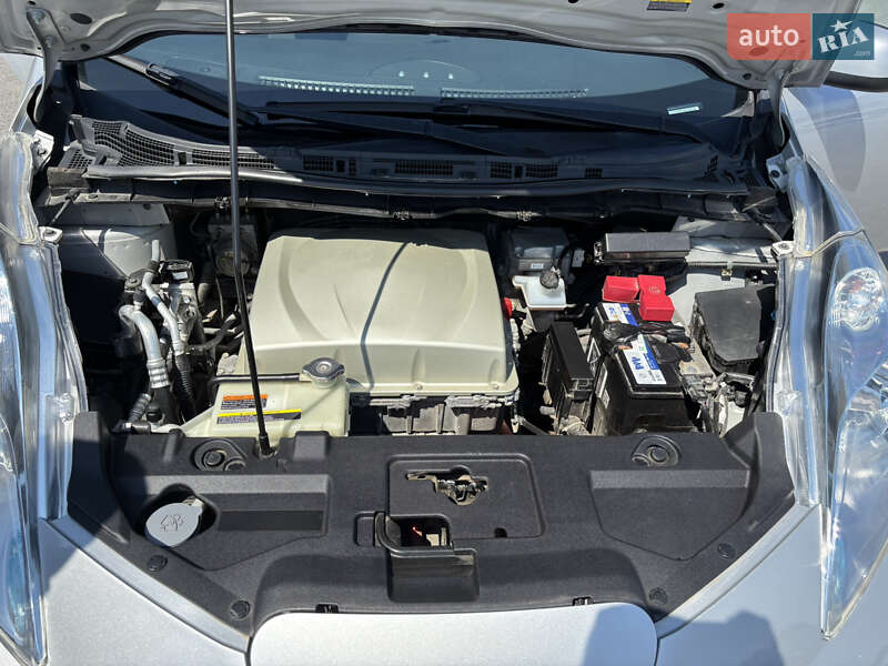 Хэтчбек Nissan Leaf 2016 в Ужгороде фото 15 Хэтчбек Nissan Leaf 2016 в Ужгороде