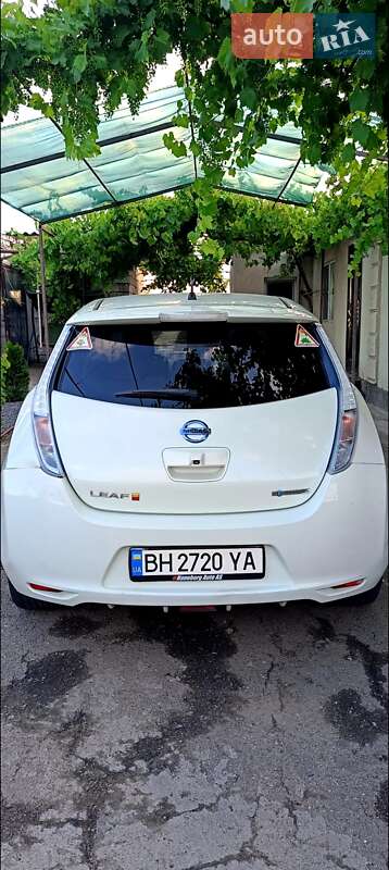 Хэтчбек Nissan Leaf 2012 в Одессе