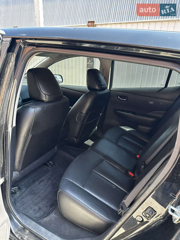 Хэтчбек Nissan Leaf 2015 в Черновцах