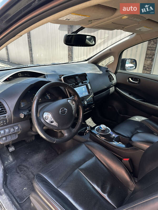 Хэтчбек Nissan Leaf 2015 в Черновцах