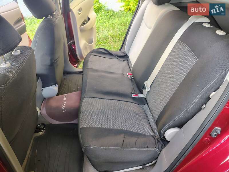 Хетчбек Nissan Leaf 2015 в Ямполі