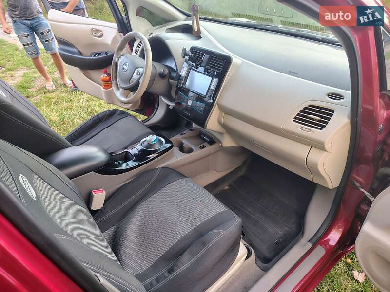 Хетчбек Nissan Leaf 2015 в Ямполі