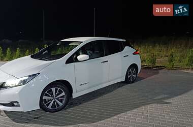 Хэтчбек Nissan Leaf 2019 в 