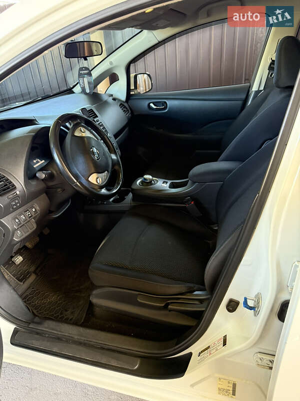 Хэтчбек Nissan Leaf 2014 в Борзне