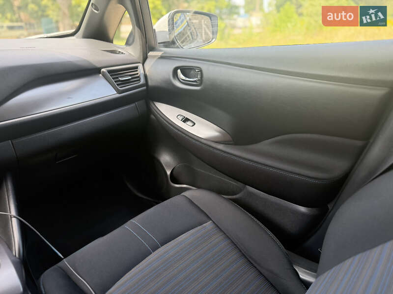 Хэтчбек Nissan Leaf 2022 в Киеве