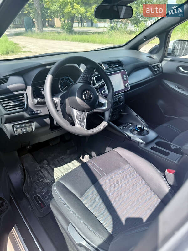 Хэтчбек Nissan Leaf 2022 в Киеве