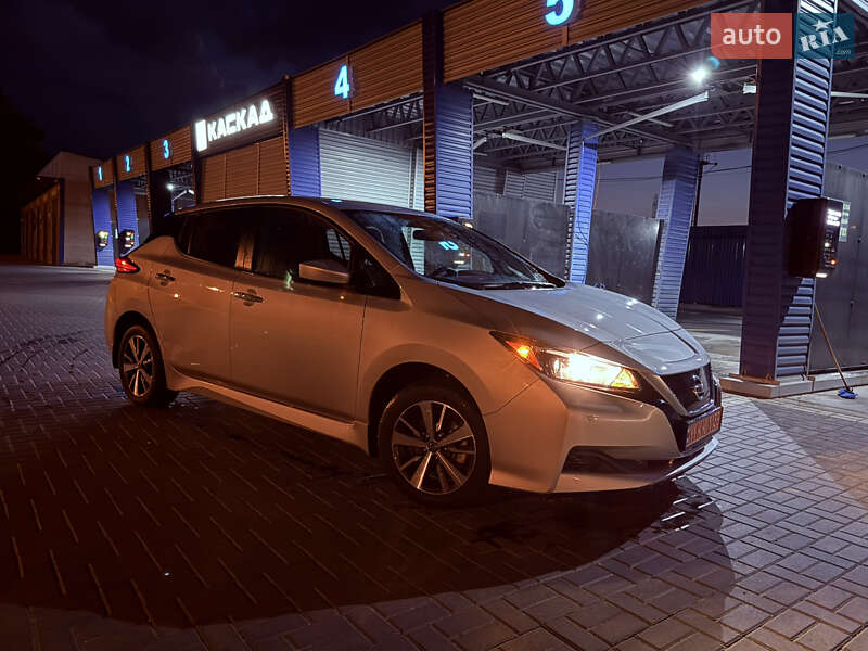Хэтчбек Nissan Leaf 2022 в Киеве