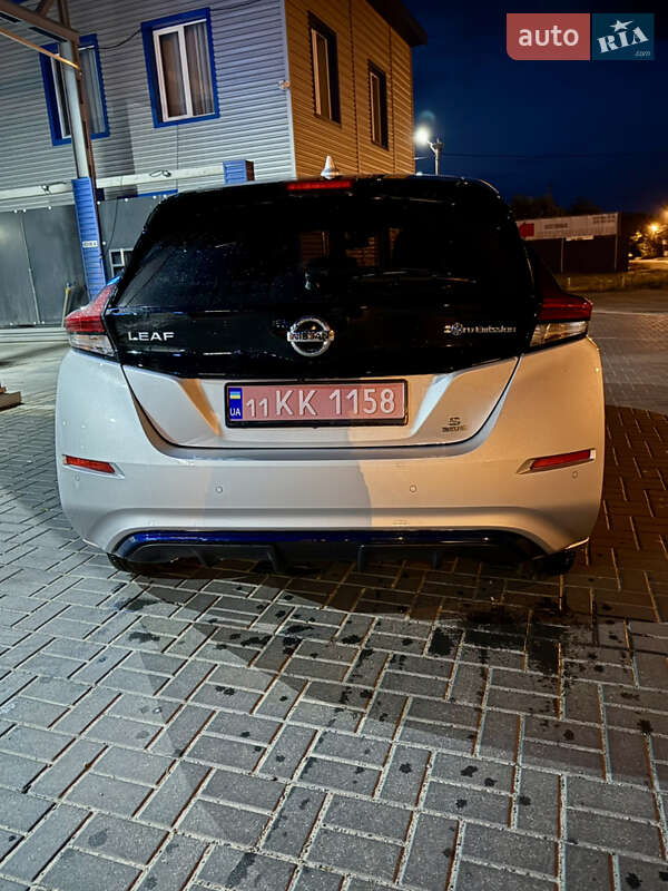 Хэтчбек Nissan Leaf 2022 в Киеве