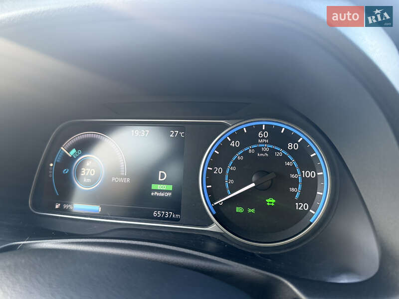 Хэтчбек Nissan Leaf 2022 в Киеве