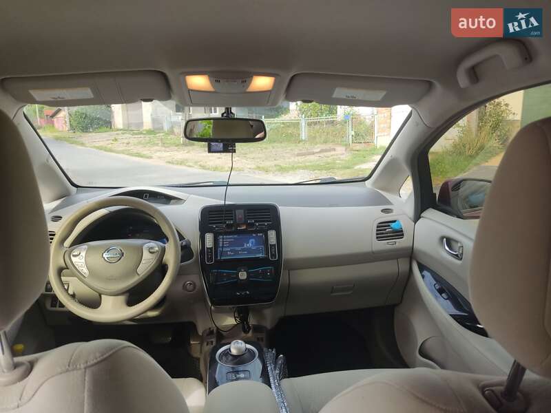 Хэтчбек Nissan Leaf 2011 в Виннице
