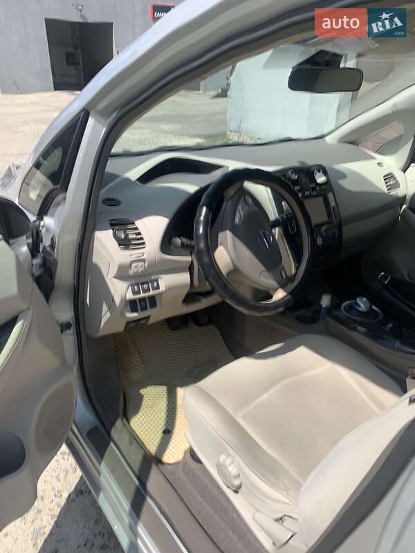 Хэтчбек Nissan Leaf 2011 в Дубровице фото 3 Хэтчбек Nissan Leaf 2011 в Дубровице