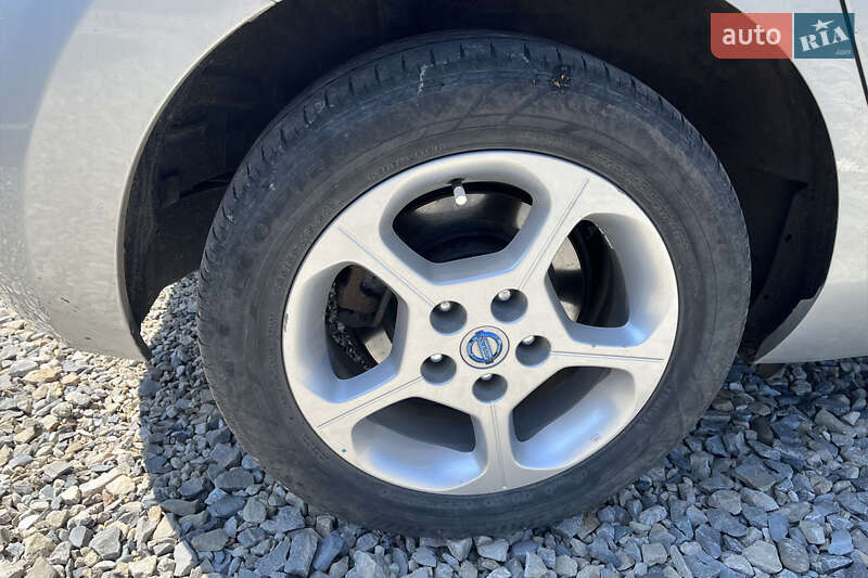 Хэтчбек Nissan Leaf 2011 в Коломые