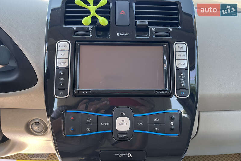 Хэтчбек Nissan Leaf 2011 в Коломые