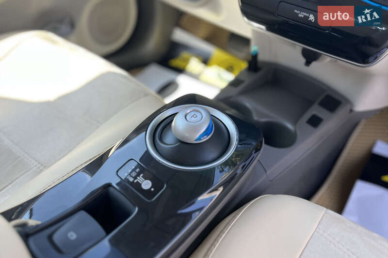 Хэтчбек Nissan Leaf 2011 в Коломые