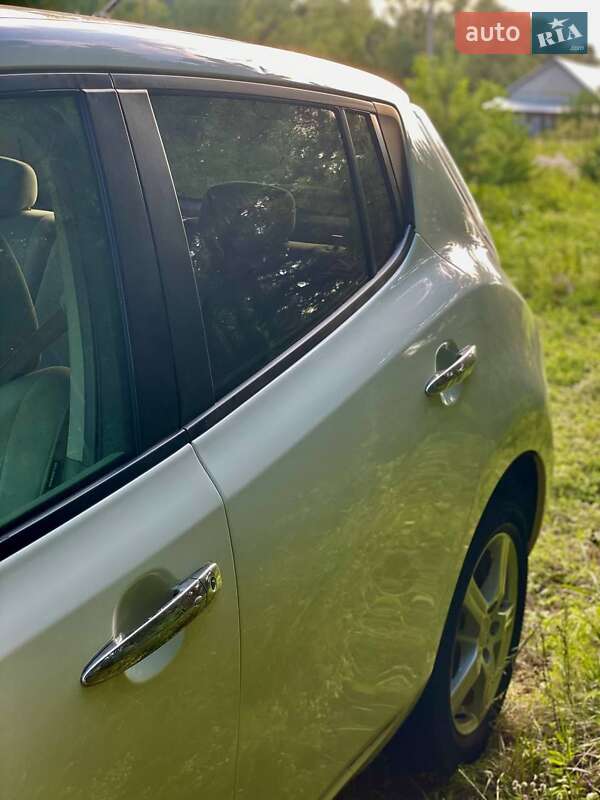 Хэтчбек Nissan Leaf 2012 в Золочеве