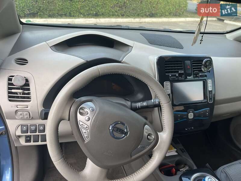 Хэтчбек Nissan Leaf 2011 в Черкассах