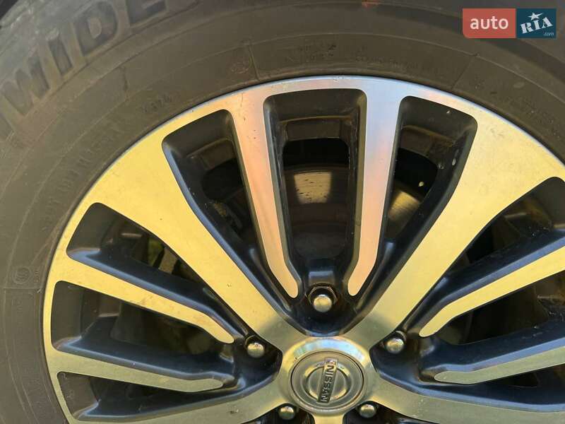 Хэтчбек Nissan Leaf 2014 в Змиеве