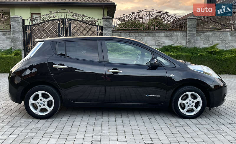 Хэтчбек Nissan Leaf 2015 в Ровно