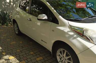 Хэтчбек Nissan Leaf 2014 в 