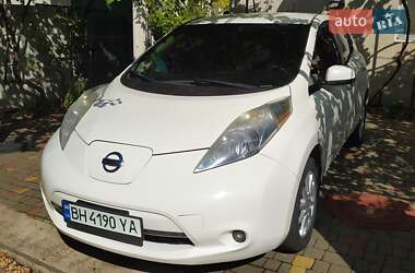 Хэтчбек Nissan Leaf 2014 в 