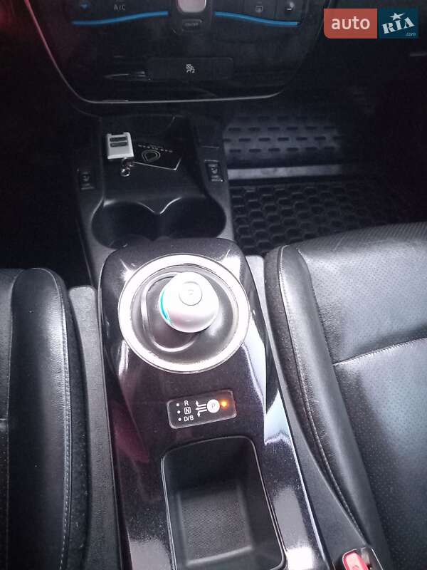 Хэтчбек Nissan Leaf 2013 в Заставной фото 4 Хэтчбек Nissan Leaf 2013 в Заставной