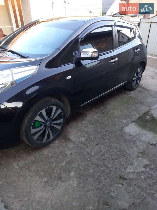 Хэтчбек Nissan Leaf 2013 в Заставной фото 11 Хэтчбек Nissan Leaf 2013 в Заставной