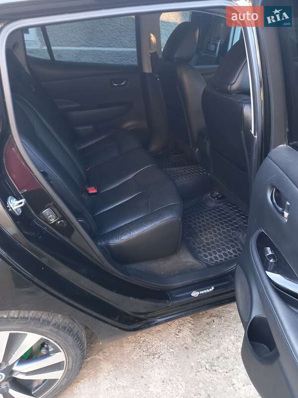 Хэтчбек Nissan Leaf 2013 в Заставной фото 19 Хэтчбек Nissan Leaf 2013 в Заставной