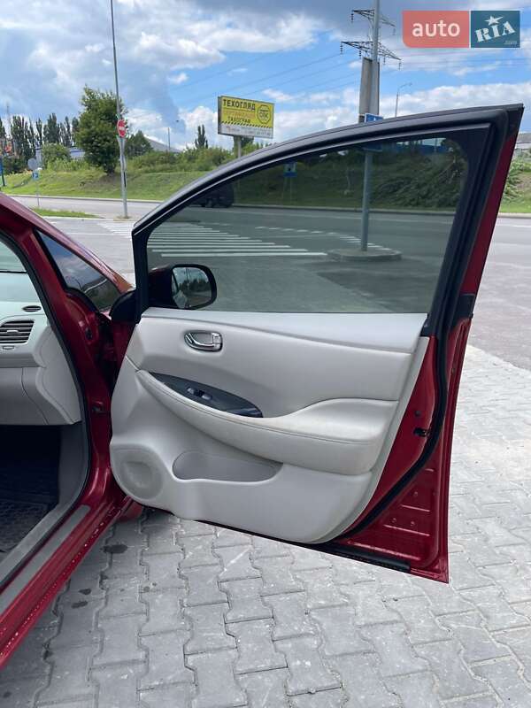 Хэтчбек Nissan Leaf 2012 в Киеве
