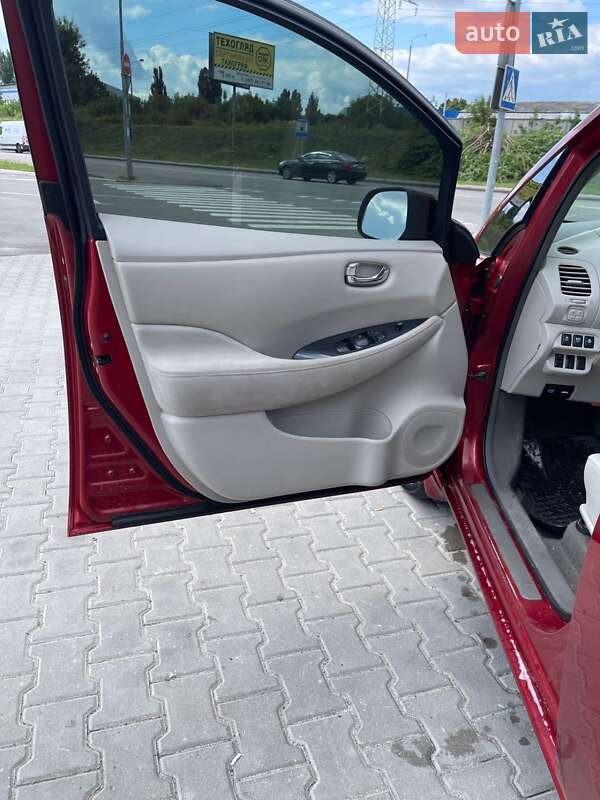Хэтчбек Nissan Leaf 2012 в Киеве