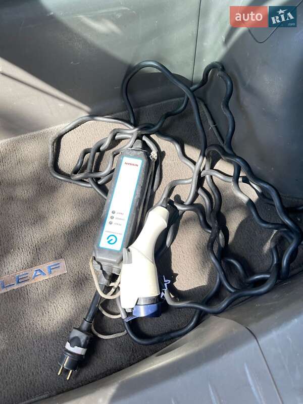 Хэтчбек Nissan Leaf 2012 в Киеве