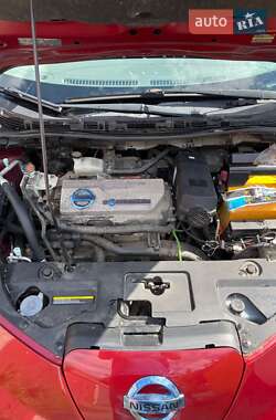 Хэтчбек Nissan Leaf 2012 в 