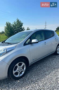 Хетчбек Nissan Leaf 2012 в Дубні