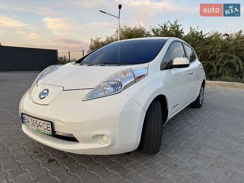 Хэтчбек Nissan Leaf 2013 в Николаеве