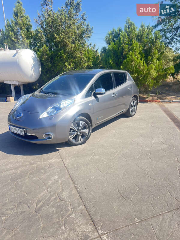 Хэтчбек Nissan Leaf 2015 в Черноморске фото 2 Хэтчбек Nissan Leaf 2015 в Черноморске