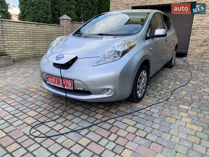 Хэтчбек Nissan Leaf 2015 в Черновцах