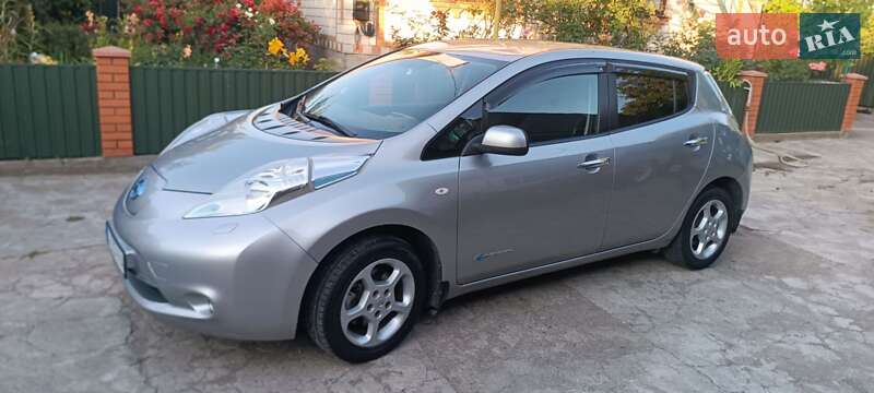 Хэтчбек Nissan Leaf 2015 в Немирове