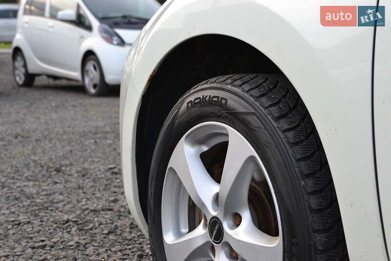 Хэтчбек Nissan Leaf 2012 в Луцке