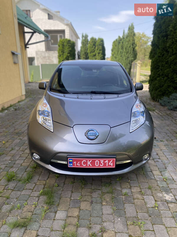 Хэтчбек Nissan Leaf 2016 в 