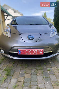 Хэтчбек Nissan Leaf 2016 в 