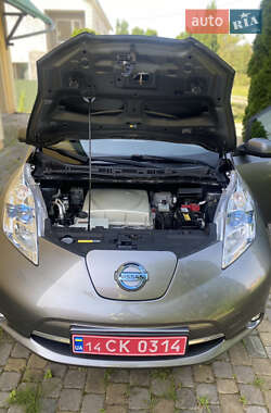 Хэтчбек Nissan Leaf 2016 в 